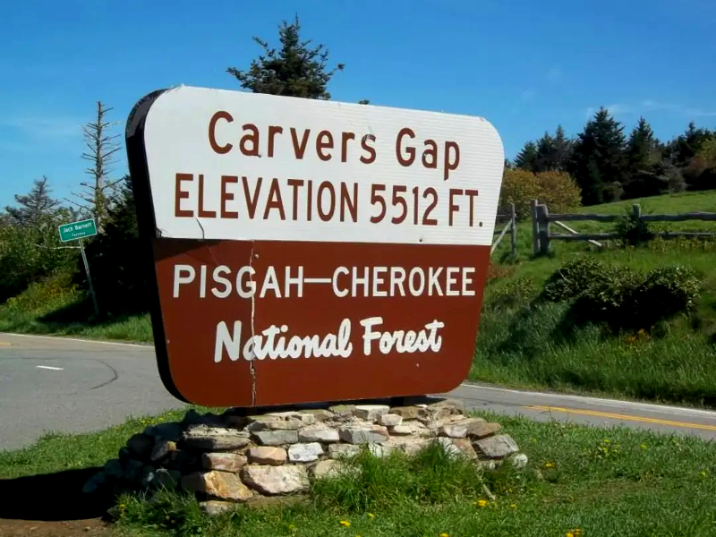 a sign saying carvers gap